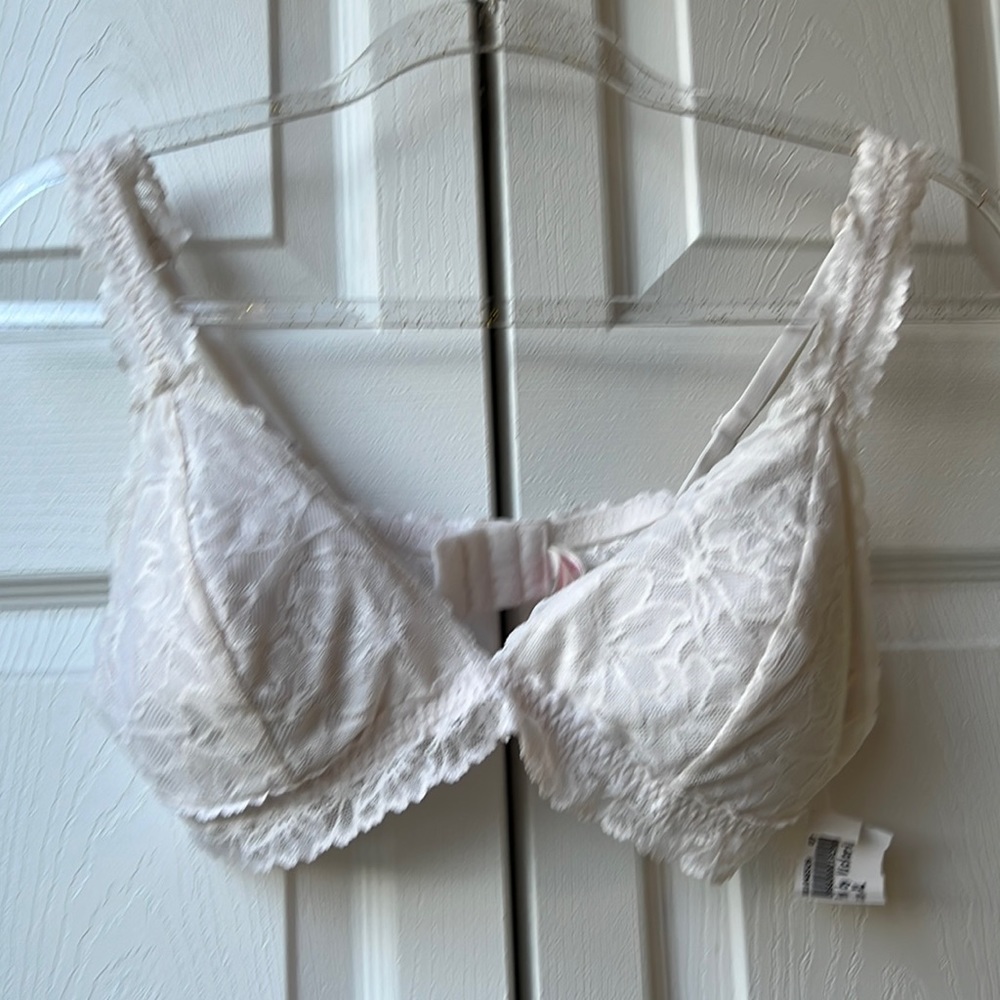 Pink Victoria’s Secret’s ladies lace bra - Picture 1 of 5